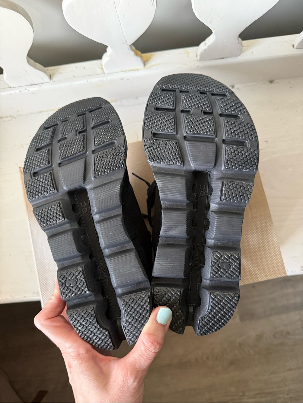 On Running Black Women’s Cloud Sneakers - Picture 6 of 10